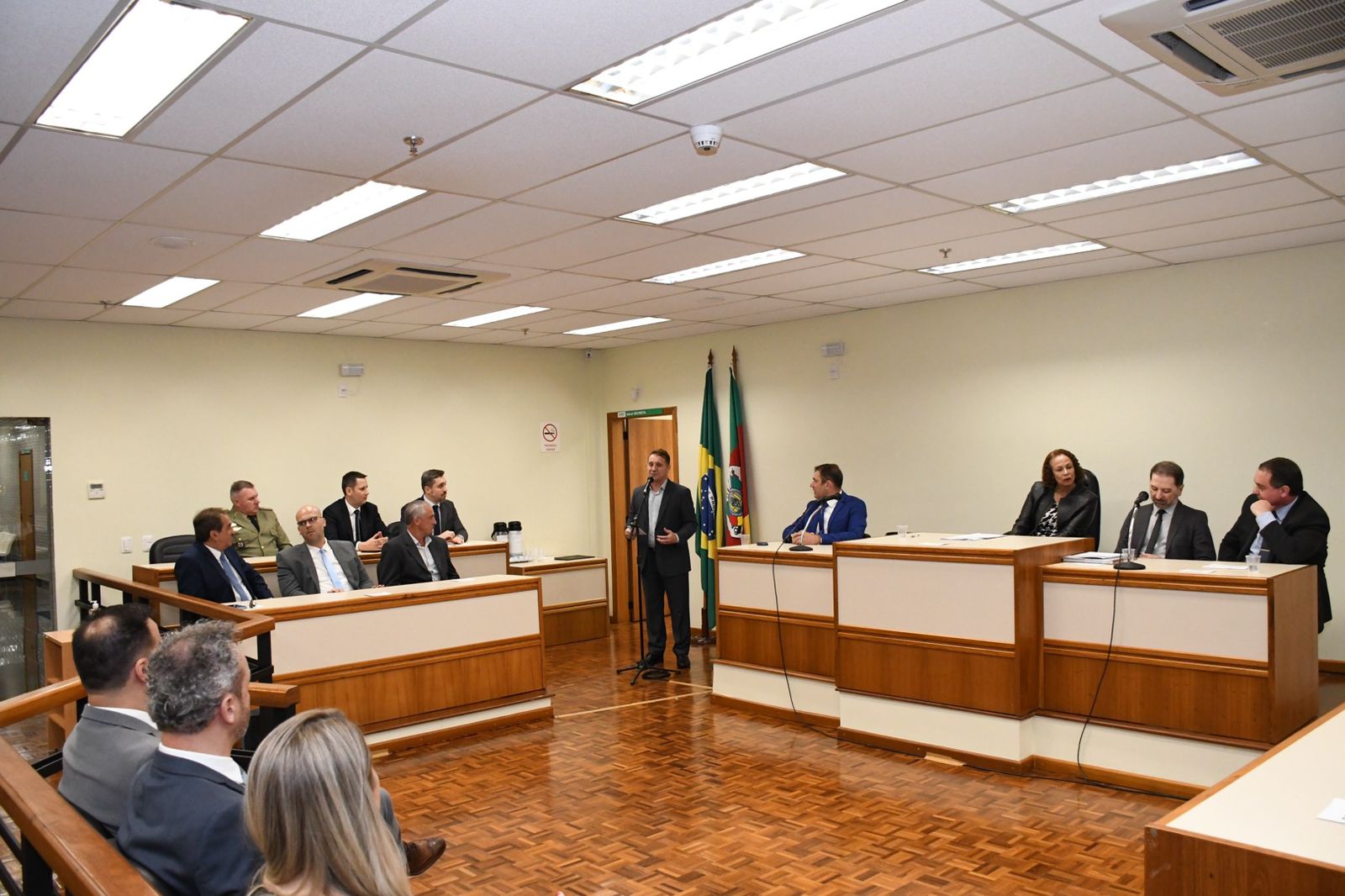 Ir para  <p>Foi realizado, no final da tarde de quarta-feira (10) a solenidade de entrega do ato administrativo de eleva&ccedil;&atilde;o de entr&acirc;ncia de comarca de Erechim de intermedi&aacute;ria para final,...